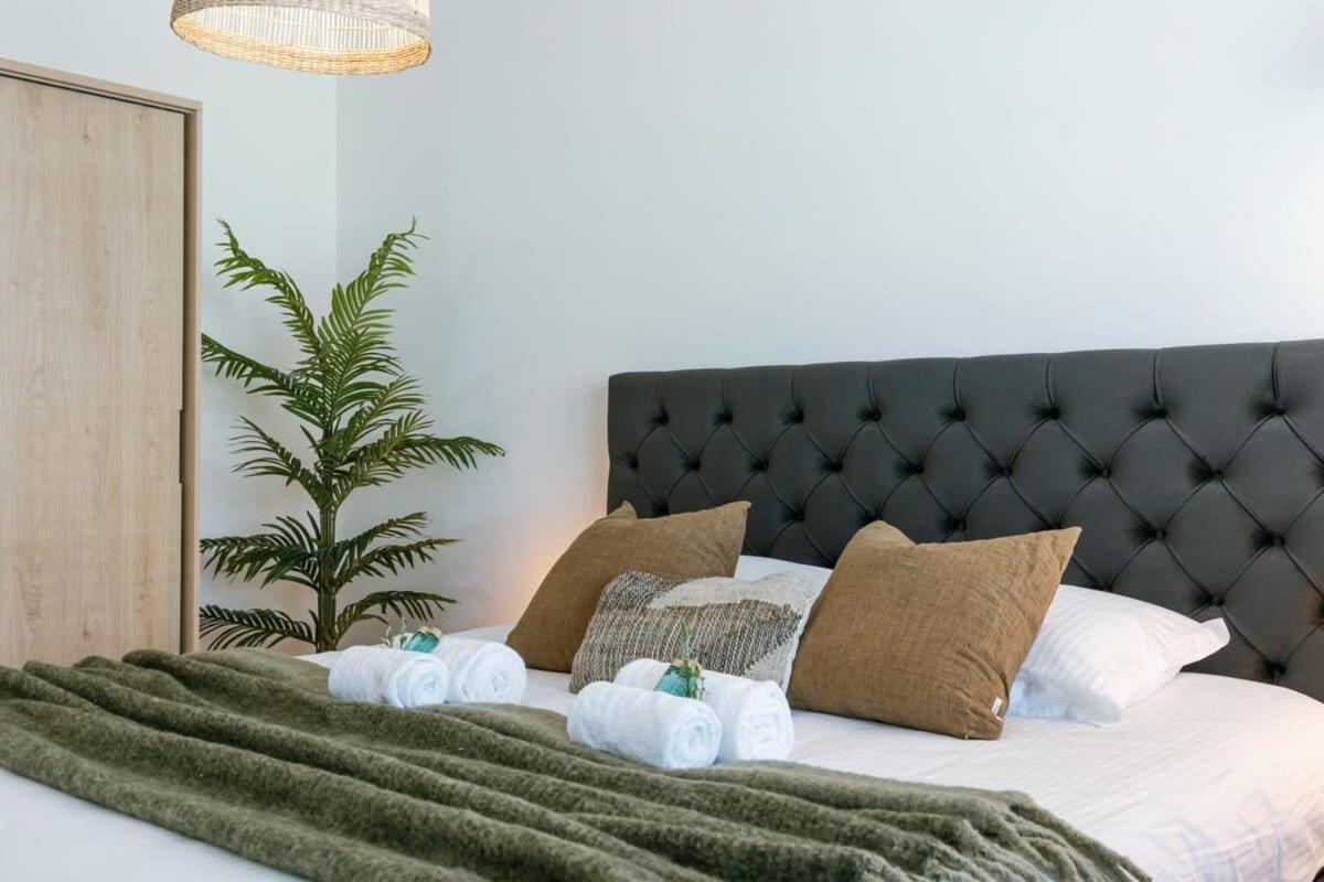 Huswell - Frontal seaview apartment in Ostend