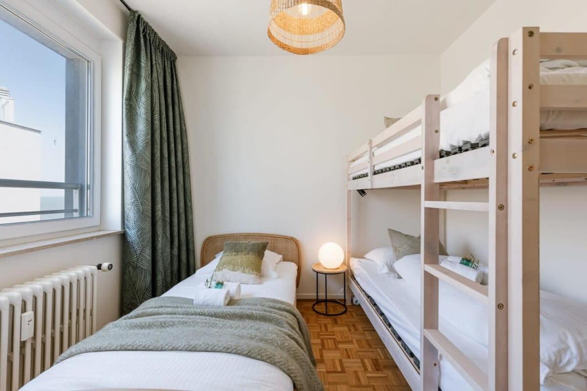 Huswell - Frontal seaview apartment in Ostend