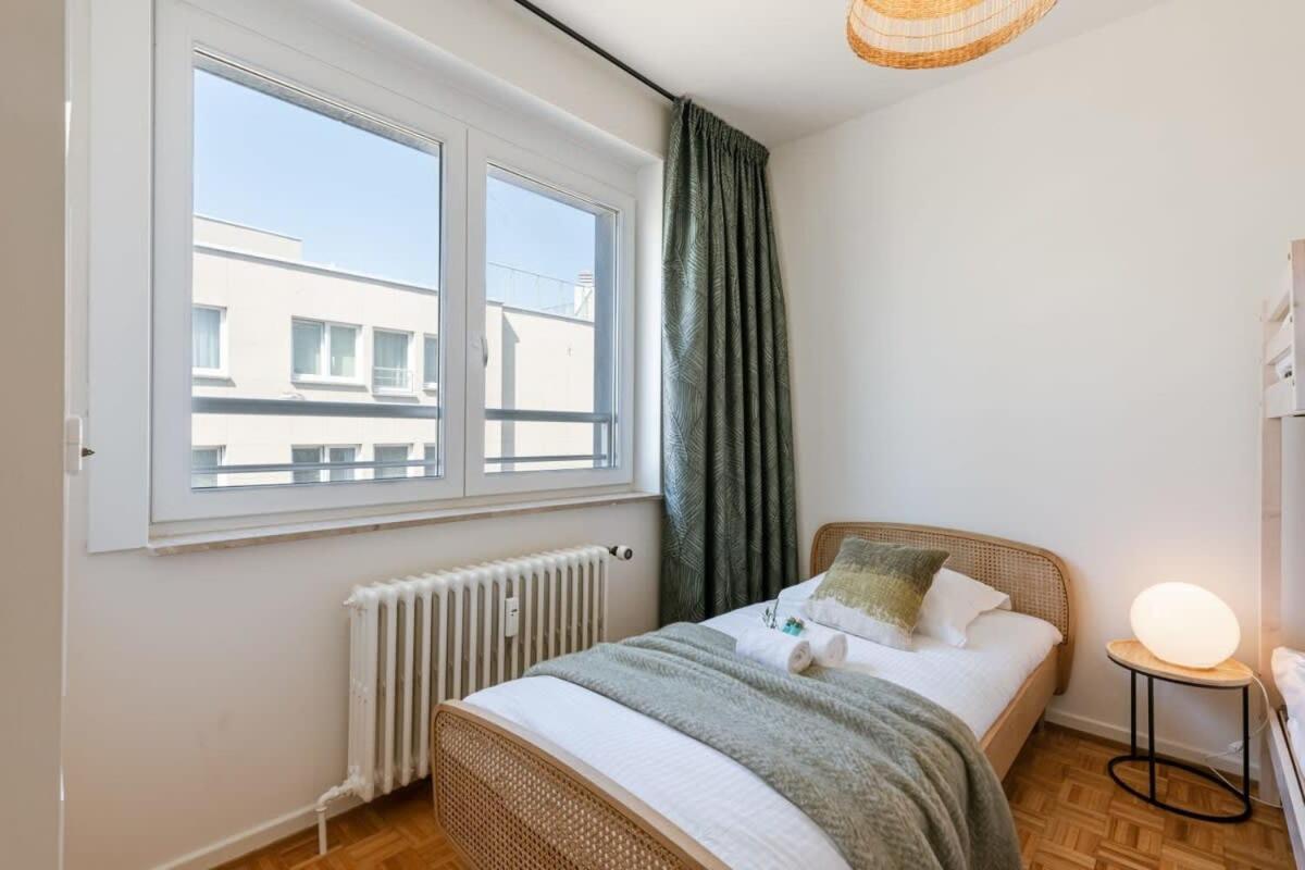 Huswell - Frontal seaview apartment in Ostend