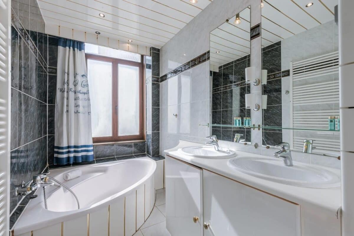Spacious vacation home 'Huis Lapon'