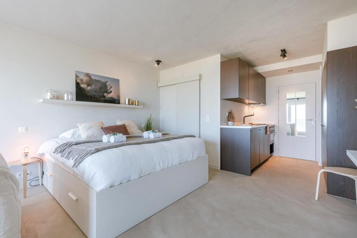 Huswell - Modern studio with magnificent seaview