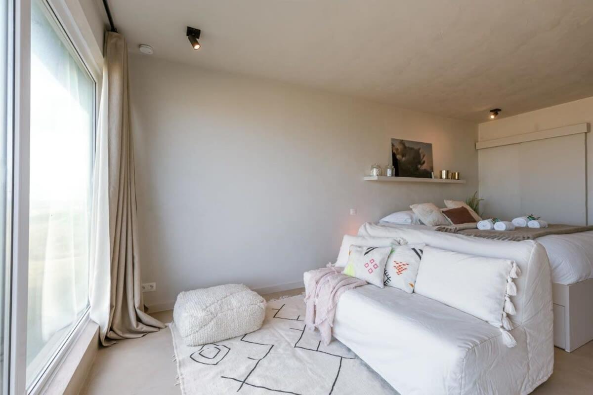 Huswell - Modern studio with magnificent seaview