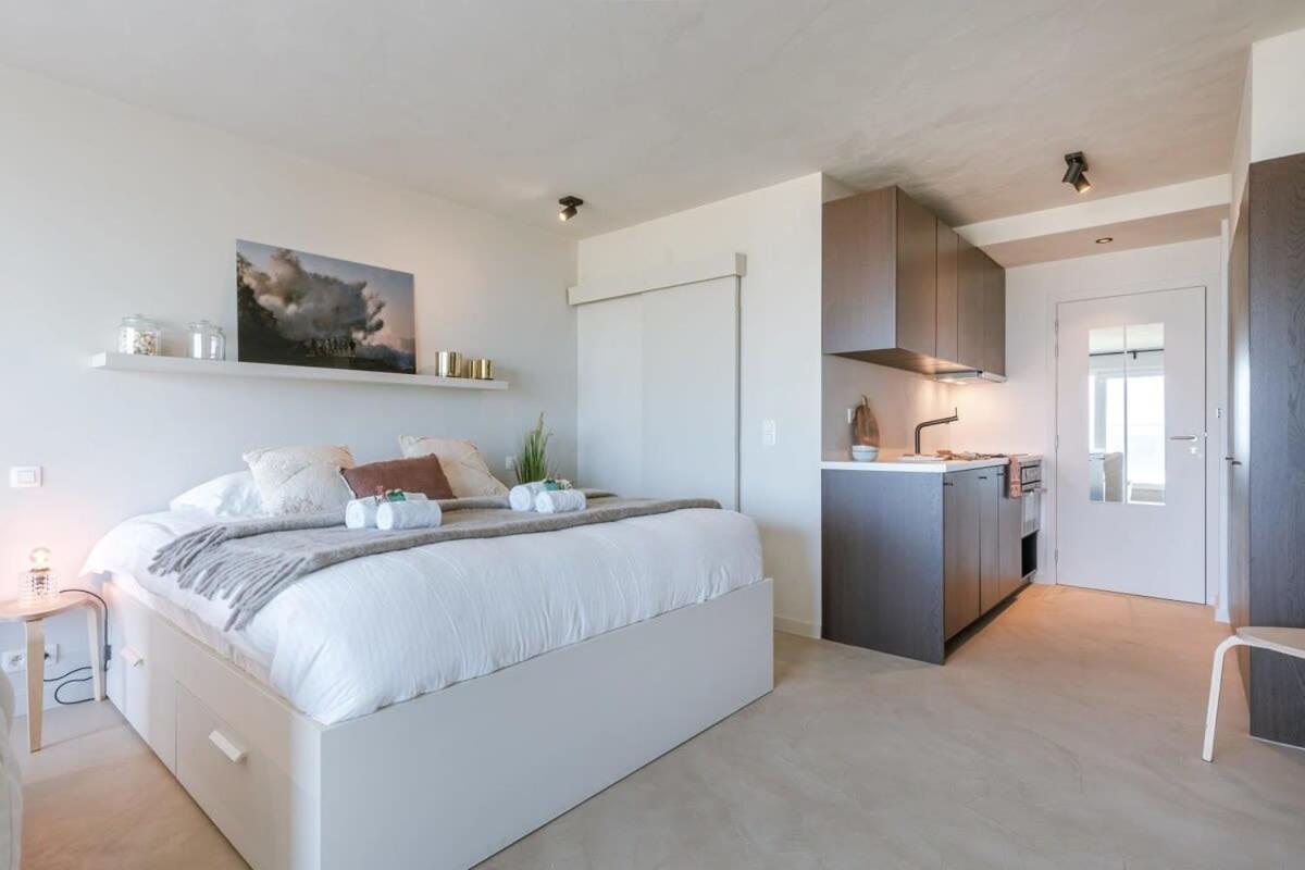 Huswell - Modern studio with magnificent seaview