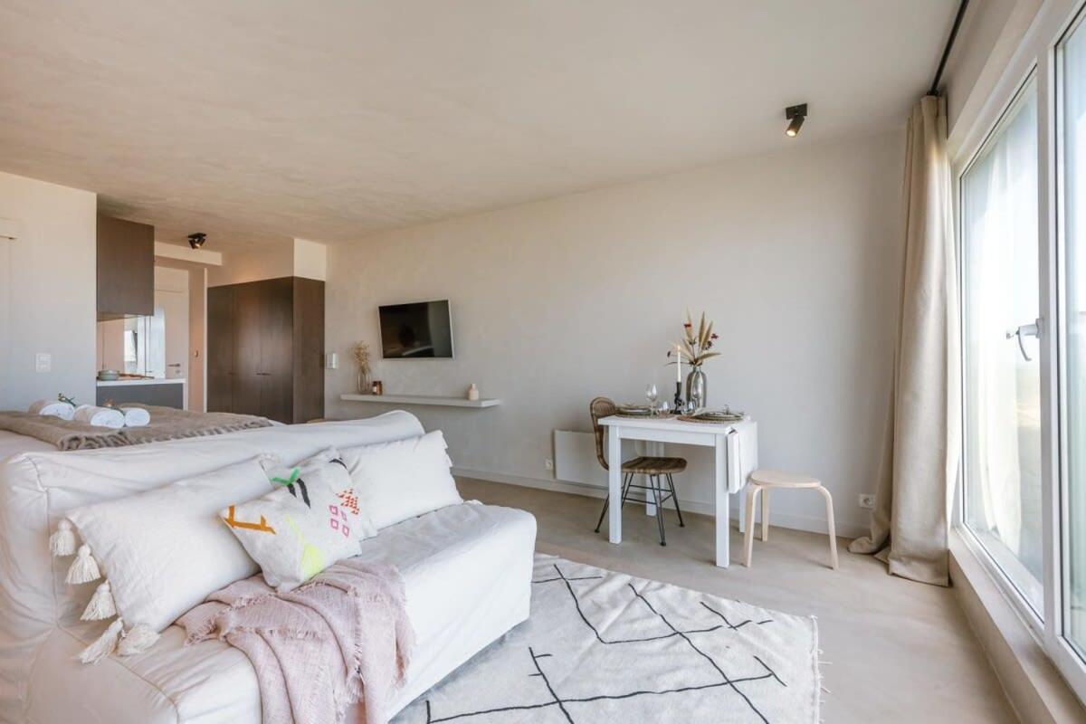 Huswell - Modern studio with magnificent seaview