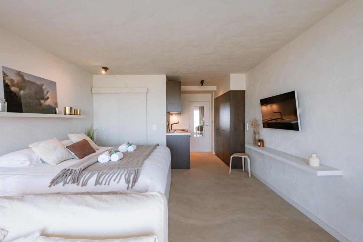 Huswell - Modern studio with magnificent seaview