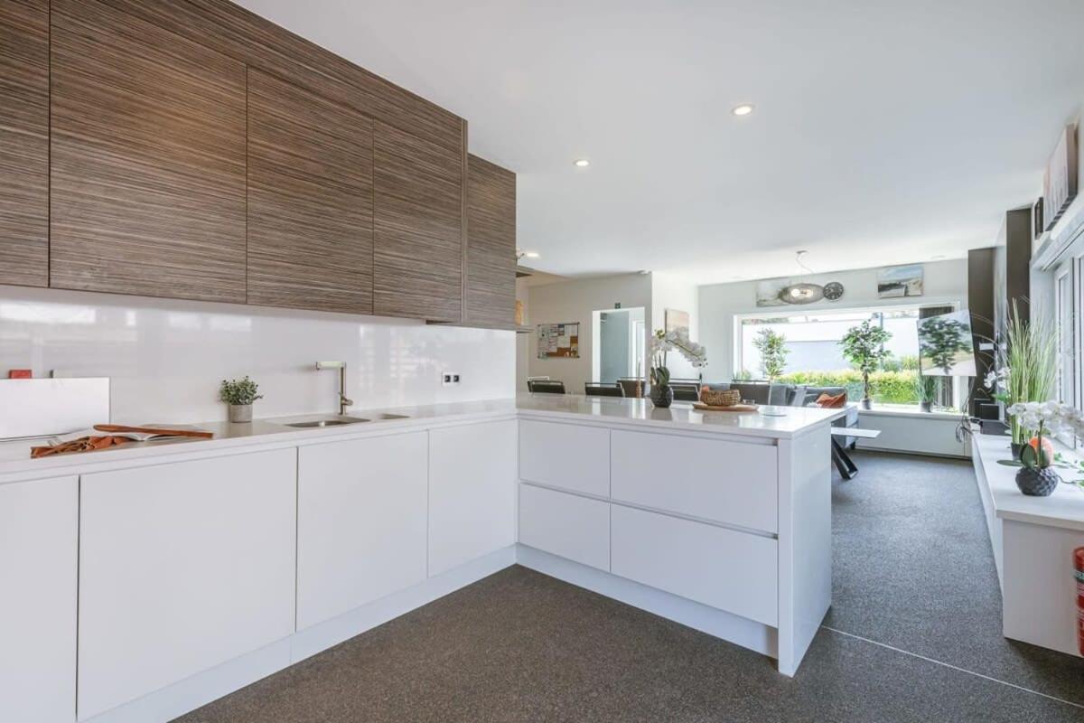 Spacious house with garden and parking