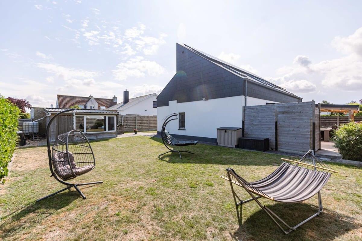 Spacious house with garden and parking