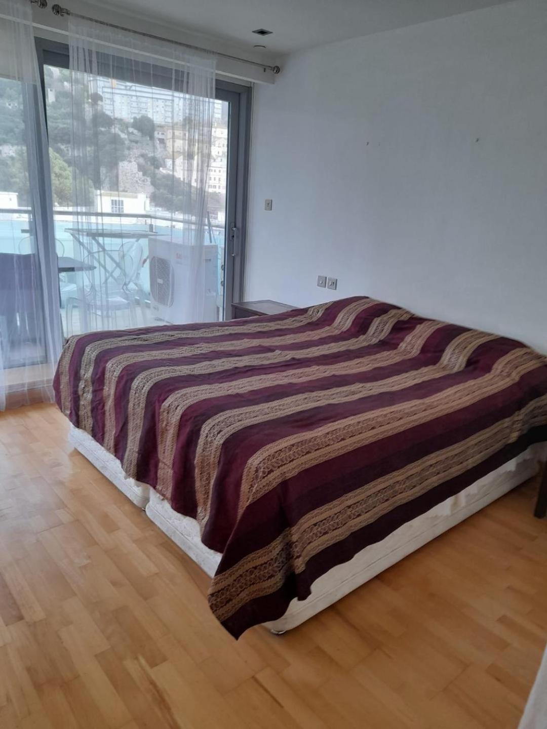 Three Bedroom Flat at Ocean Village view 4