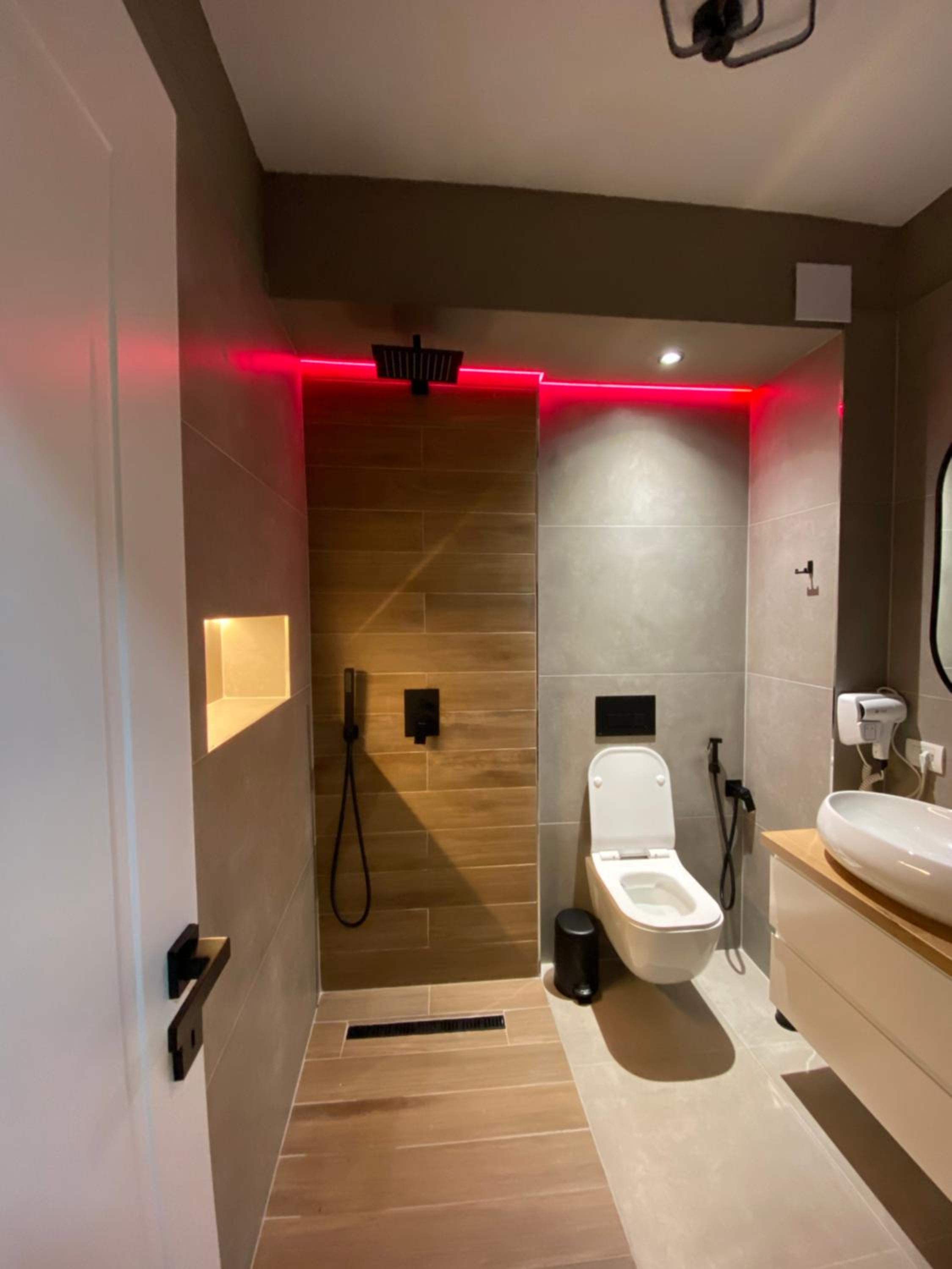 En's Beach Apartment (Two Steps From The Sea) Luxury Apartment in Mali i Robit, GOLEM