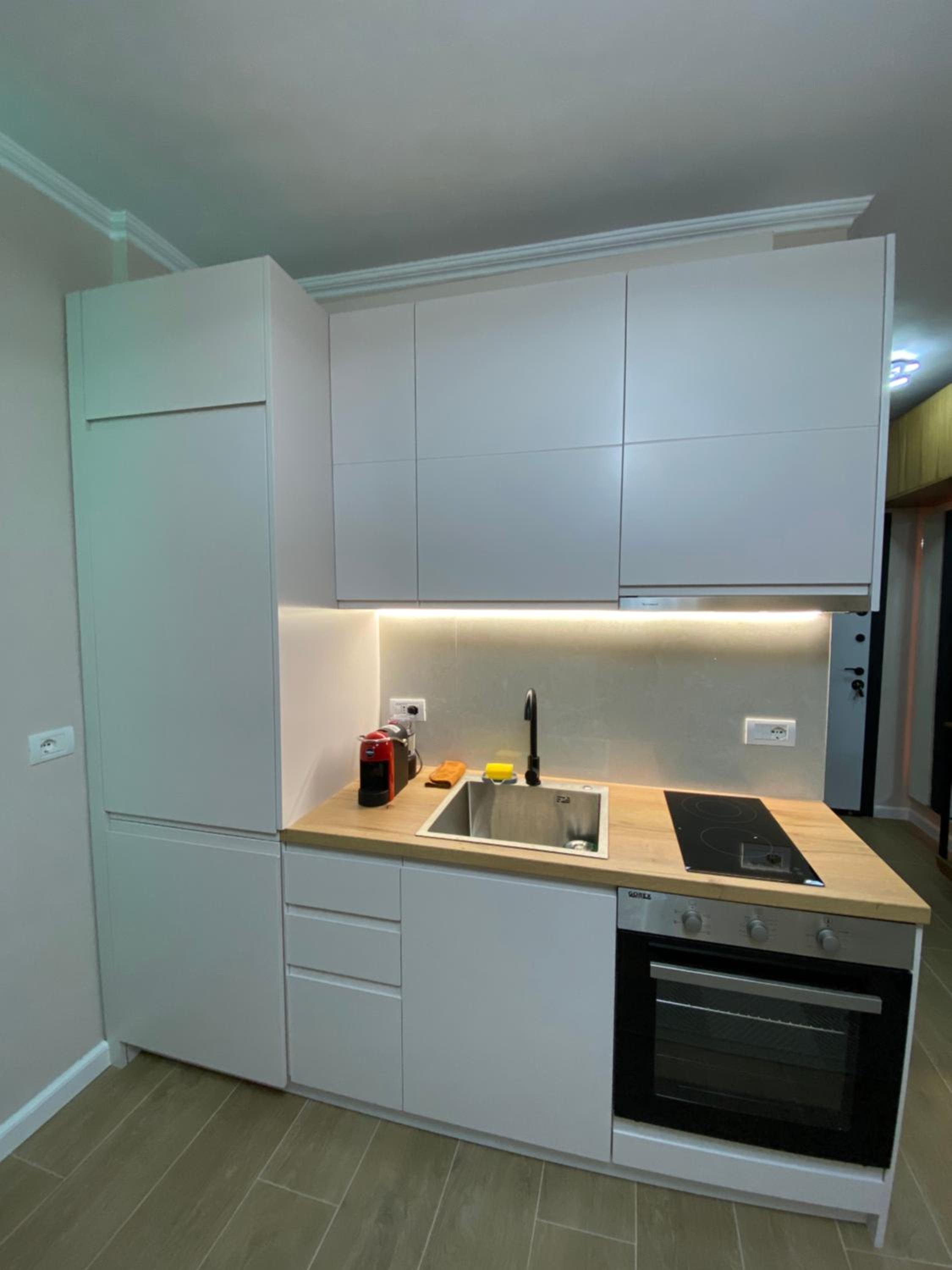 En's Beach Apartment (Two Steps From The Sea) Luxury Apartment in Mali i Robit, GOLEM