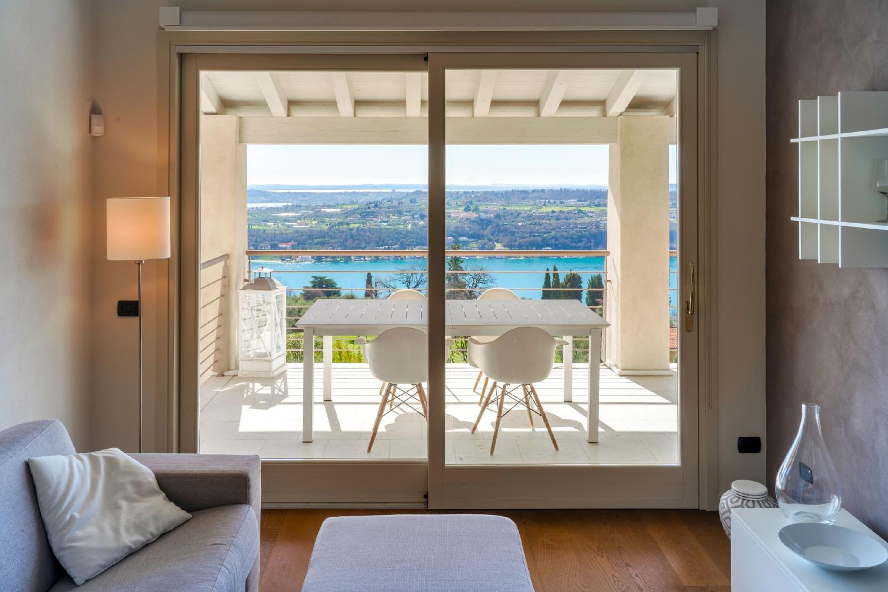 WOW - amazing lake view! view 3