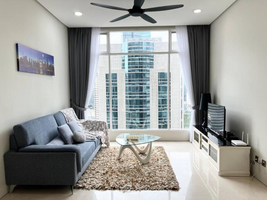 5-8mins to Aquaria KLCC/KL Convention Ctre, 2 Beds