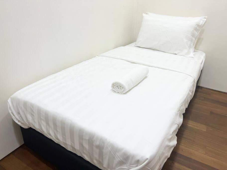 5-8mins to Aquaria KLCC/KL Convention Ctre, 2 Beds