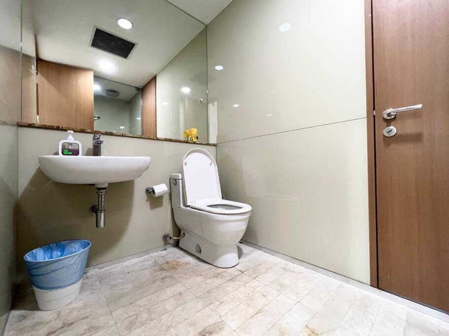 5-8mins to Aquaria KLCC/KL Convention Ctre, 2 Beds