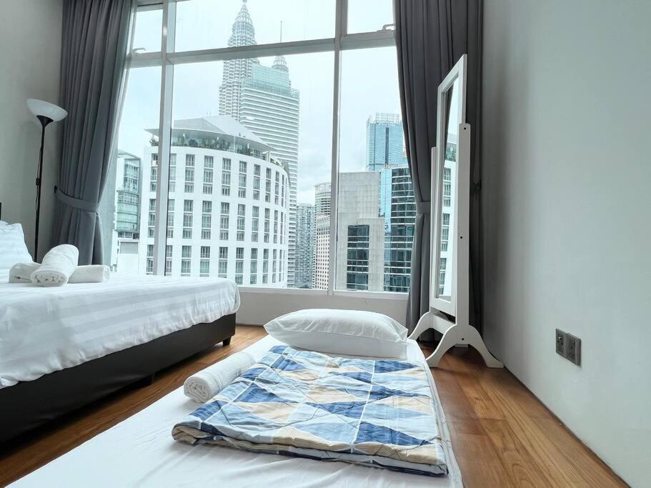 5-8mins to Aquaria KLCC/KL Convention Ctre, 2 Beds