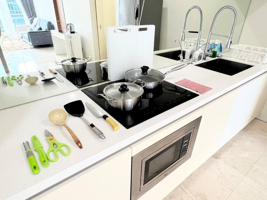 5-8mins to Aquaria KLCC/KL Convention Ctre, 2 Beds