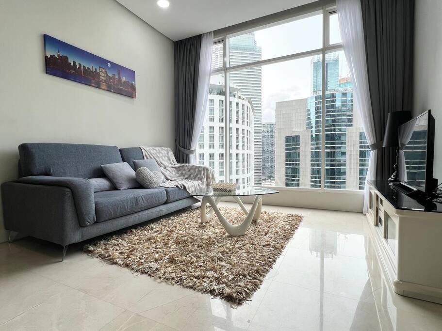 5-8mins to Aquaria KLCC/KL Convention Ctre, 2 Beds