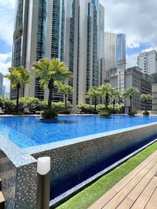 5-8mins to Aquaria KLCC/KL Convention Ctre, 2 Beds