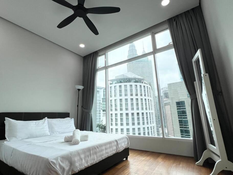 5-8mins to Aquaria KLCC/KL Convention Ctre, 2 Beds