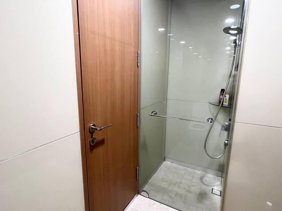 5-8mins to Aquaria KLCC/KL Convention Ctre, 2 Beds