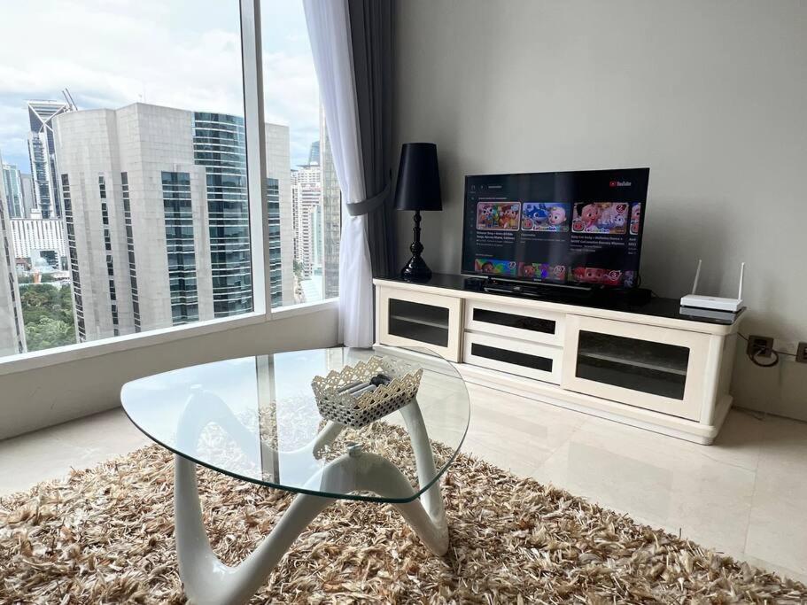 5-8mins to Aquaria KLCC/KL Convention Ctre, 2 Beds