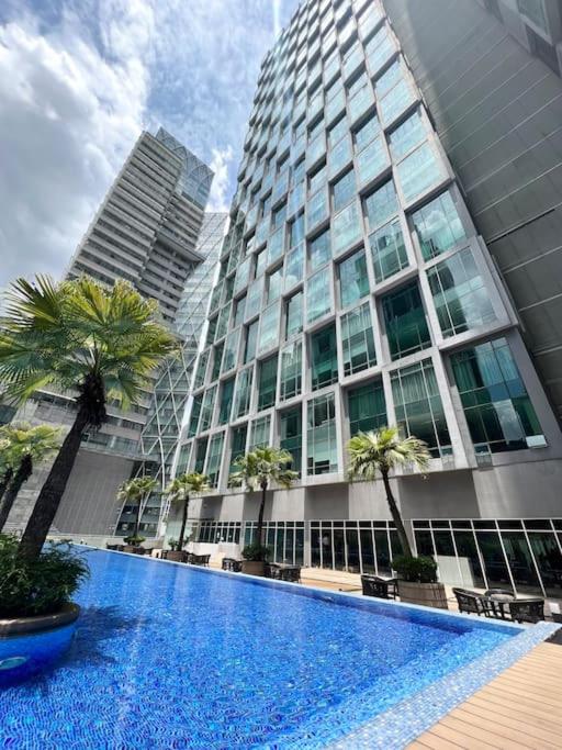 5-8mins to Aquaria KLCC/KL Convention Ctre, 2 Beds