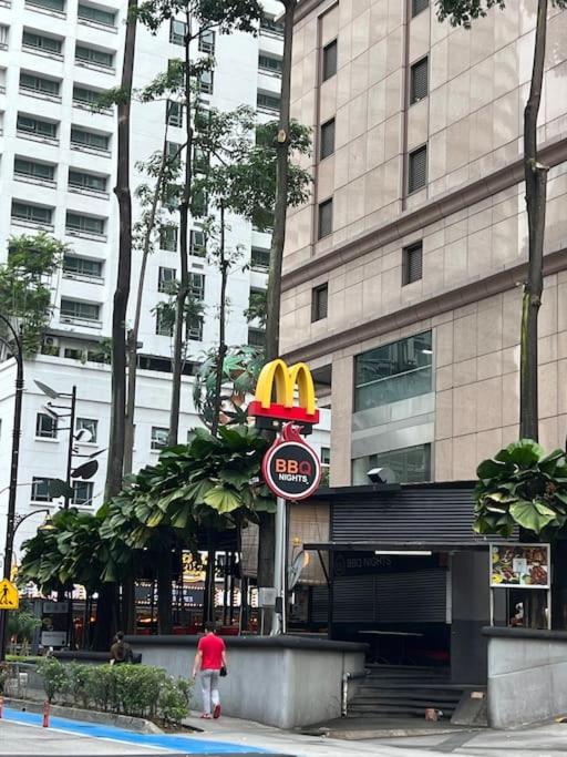 5-8mins to Aquaria KLCC/KL Convention Ctre, 2 Beds