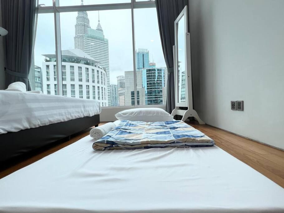 5-8mins to Aquaria KLCC/KL Convention Ctre, 2 Beds