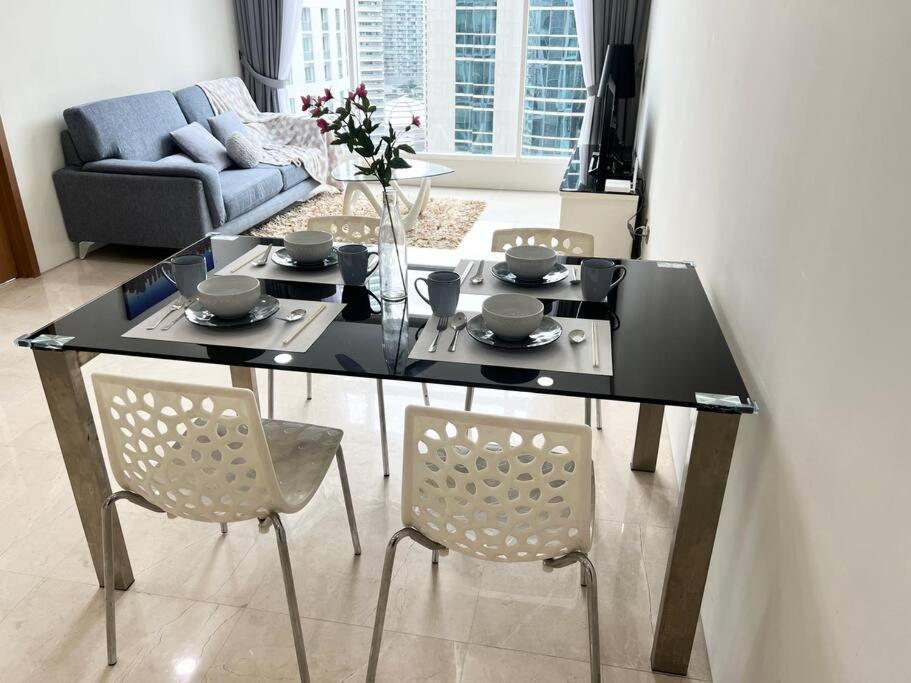 5-8mins to Aquaria KLCC/KL Convention Ctre, 2 Beds
