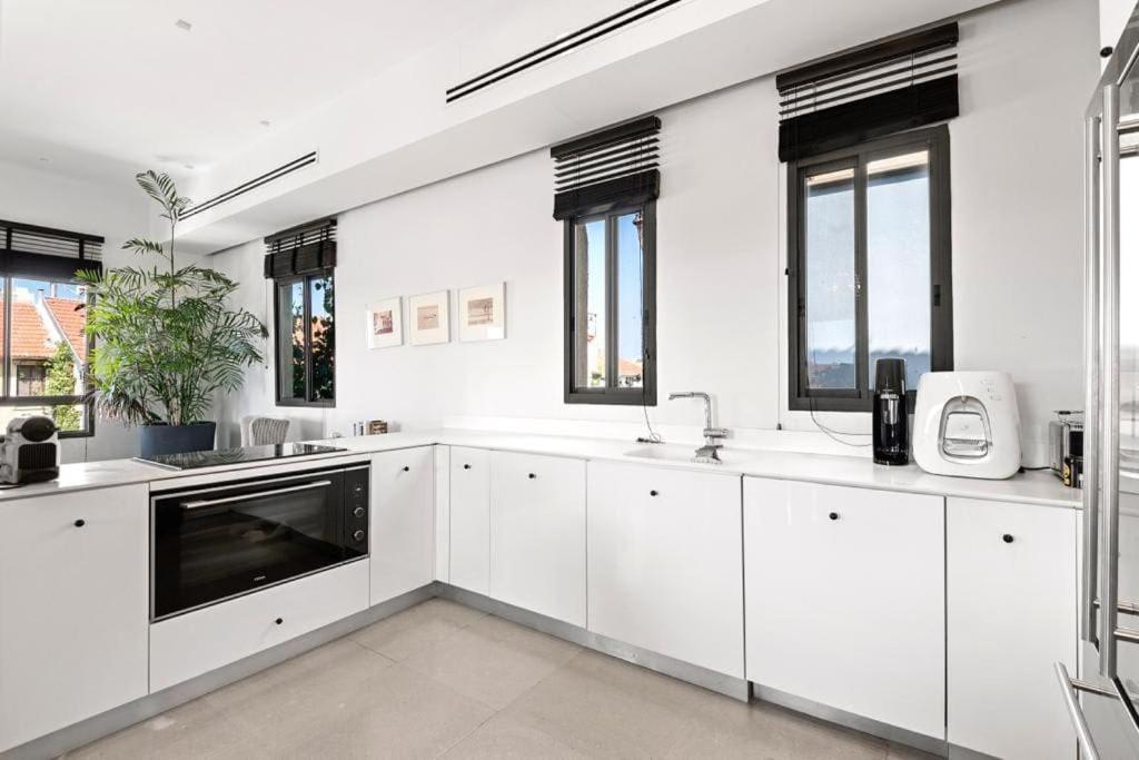 Modern 2BR Private House Neve Tsedek by HolyGuest view 4