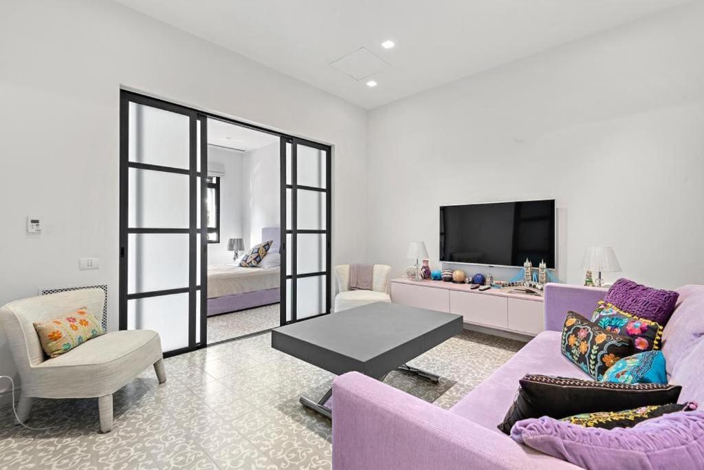 Modern 2BR Private House Neve Tsedek by HolyGuest view 5
