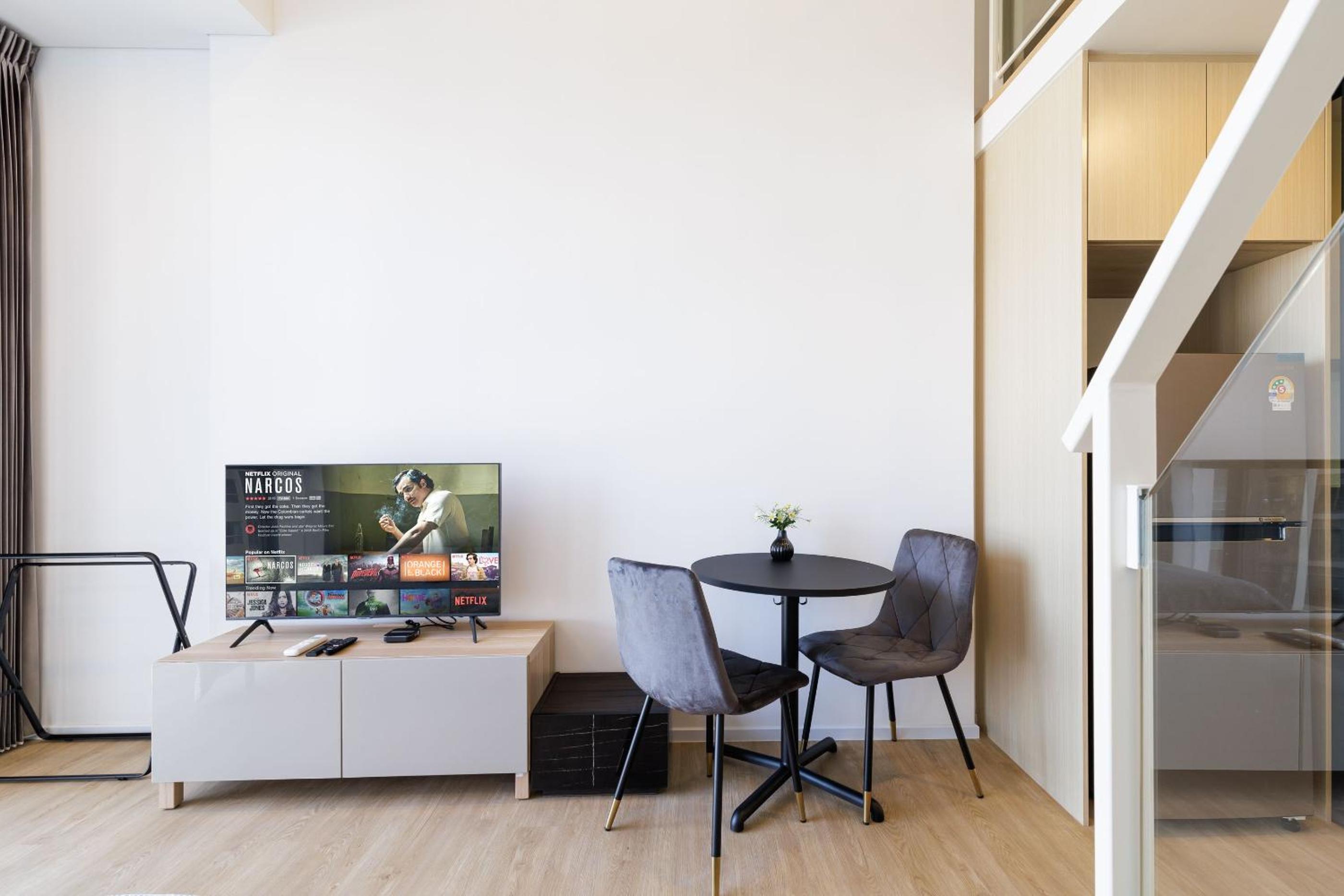 Loft Pool Superior Suite Near jodd Night Market 500mbps Wi-Fi Twin
