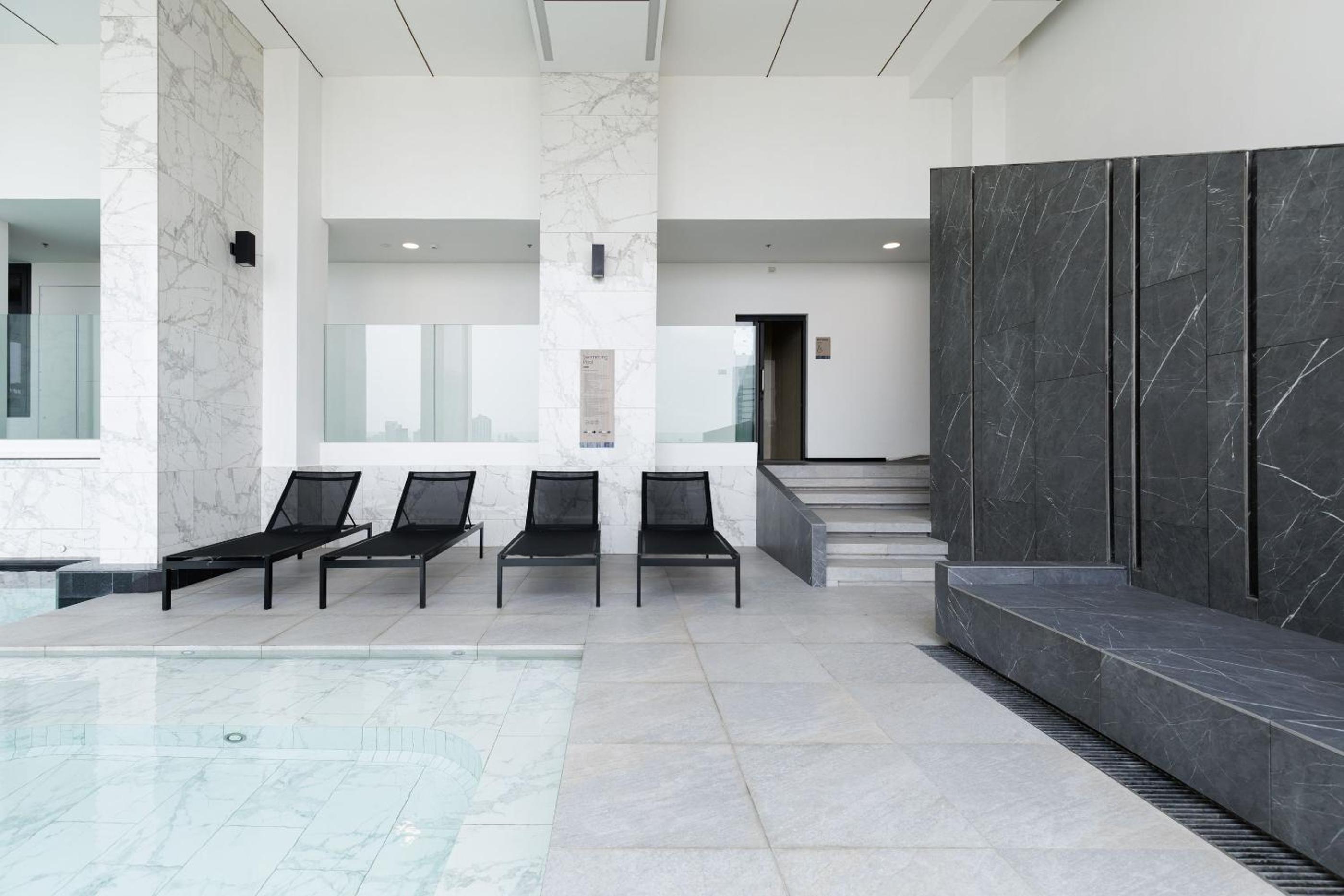 Loft Pool Superior Suite Near jodd Night Market 500mbps Wi-Fi Twin
