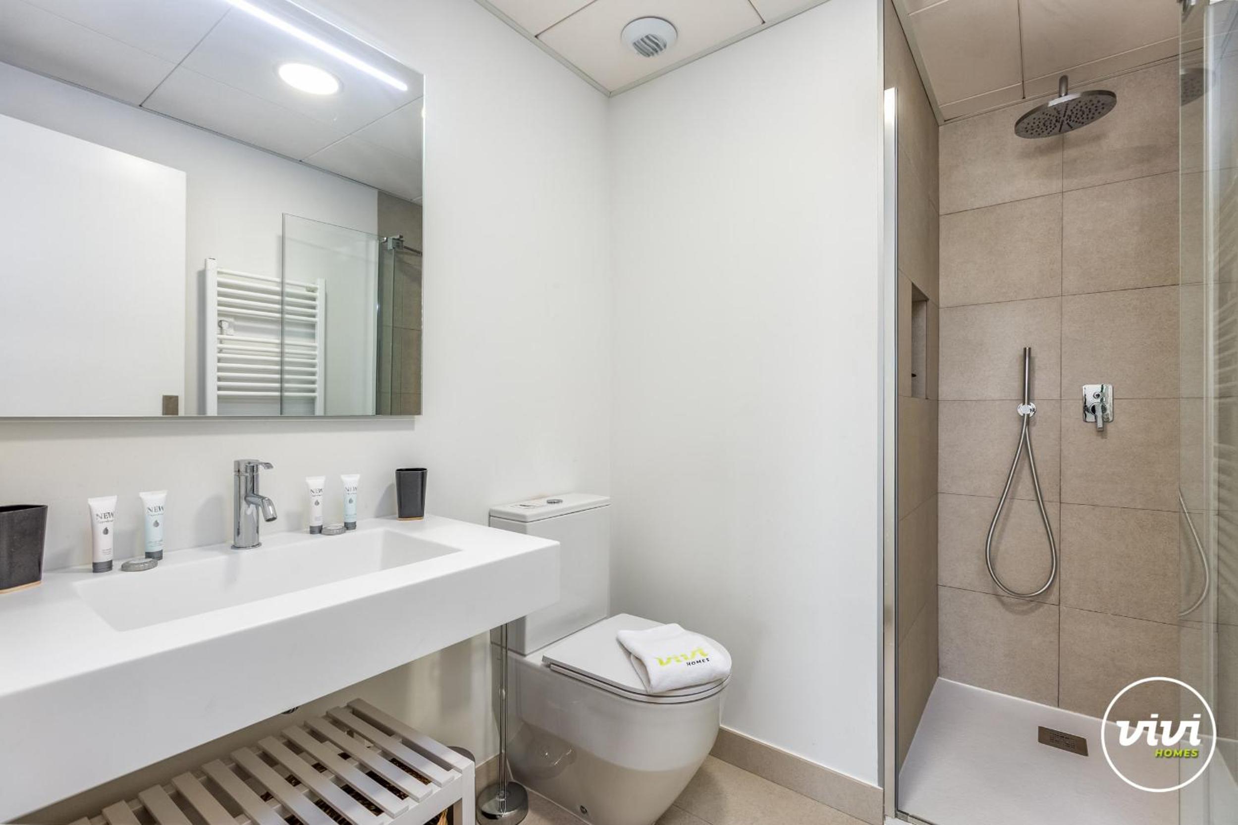 ViVi Homes - The Heights Pool, Gym, Sauna, Terrace & Sea View