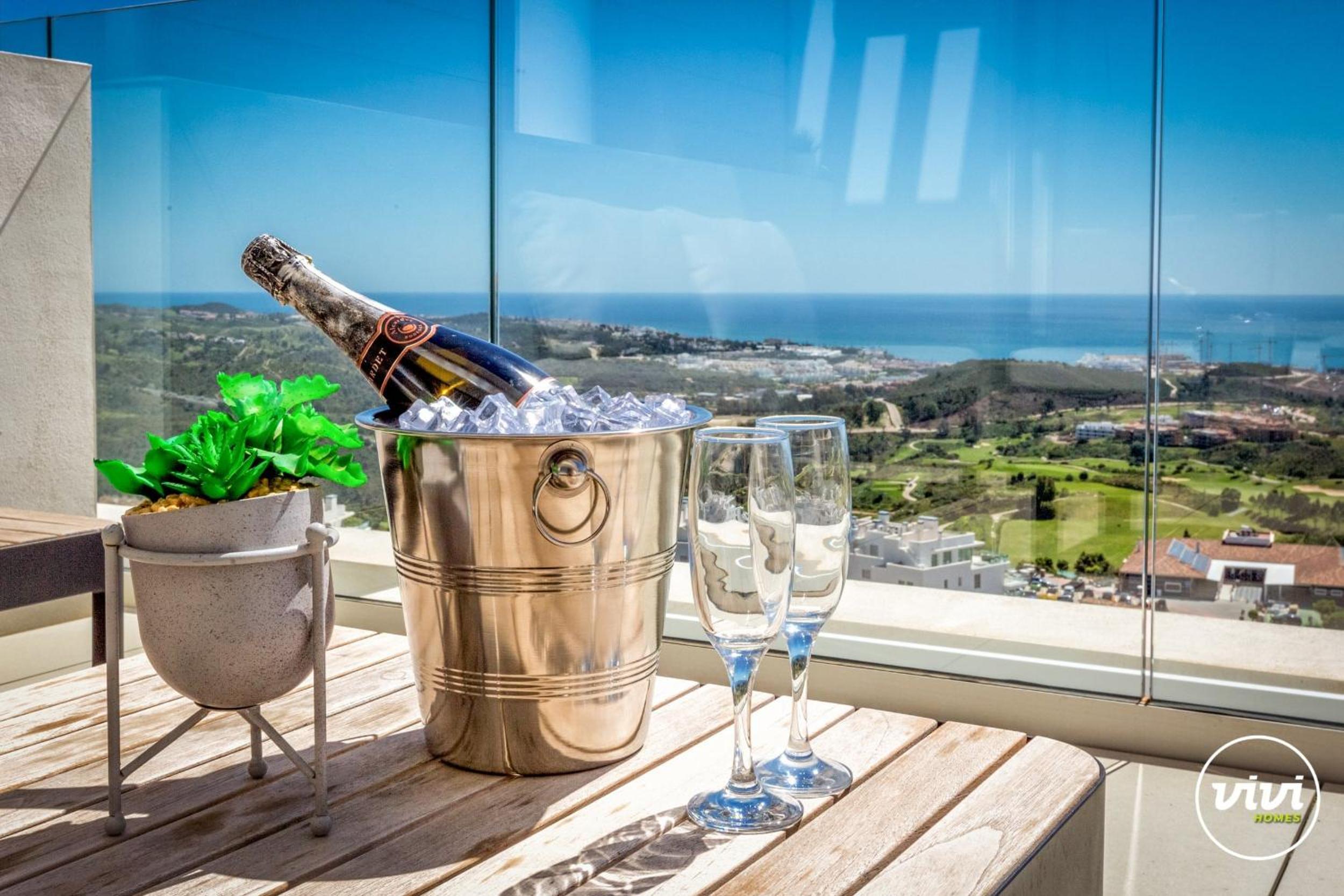 ViVi Homes - The Heights Pool, Gym, Sauna, Terrace & Sea View