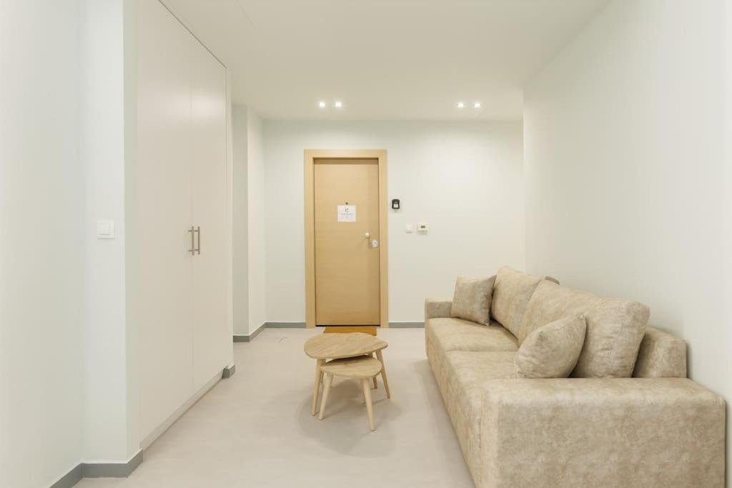 Snug studio apartment with shared garden V