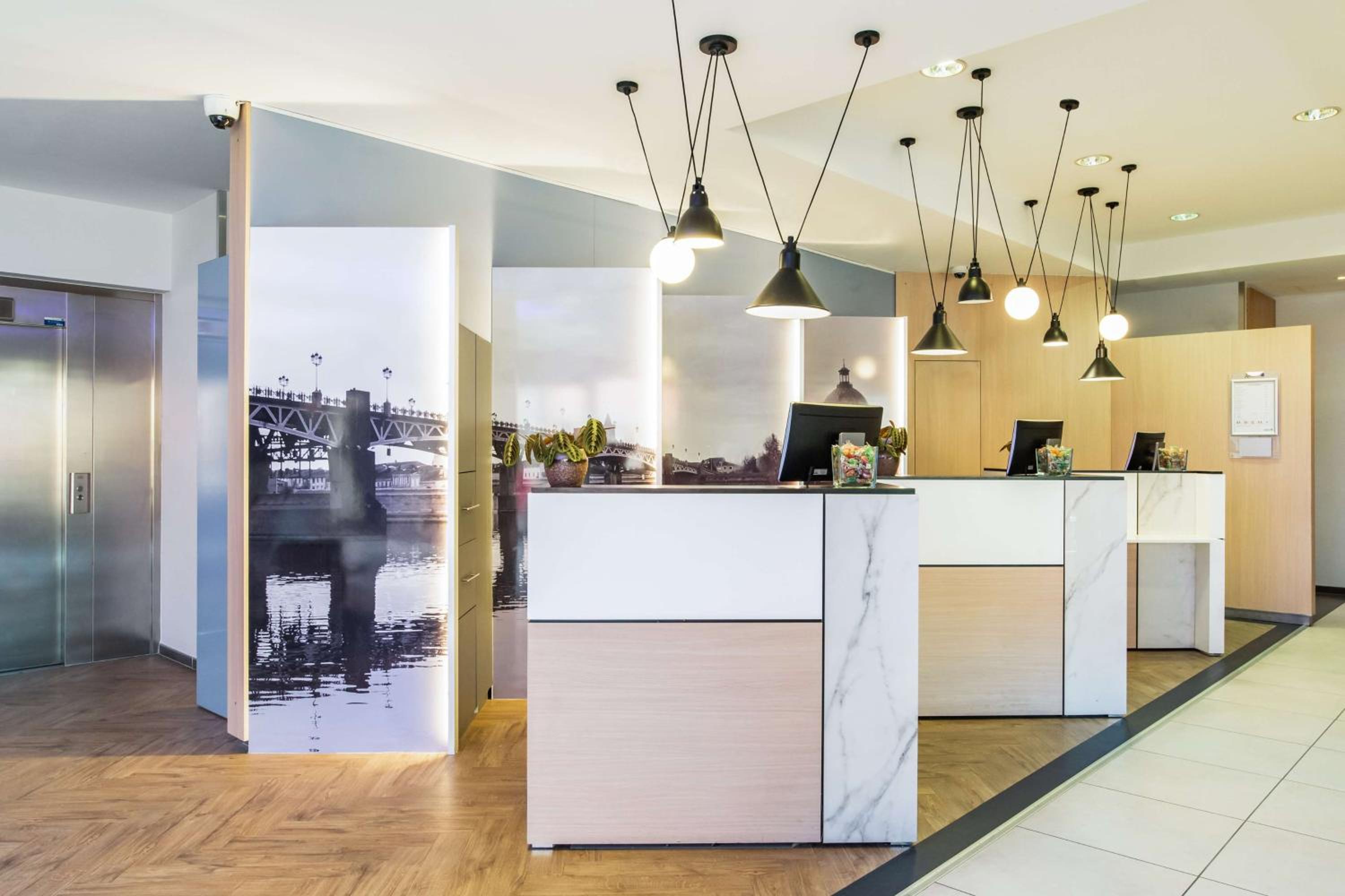 Blagnac Vacations - Radisson Blu Hotel Toulouse Airport - Property Image 2