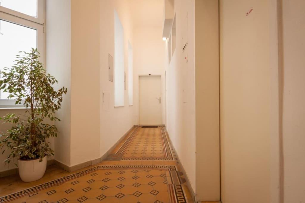 Vienna-Flats self check-in