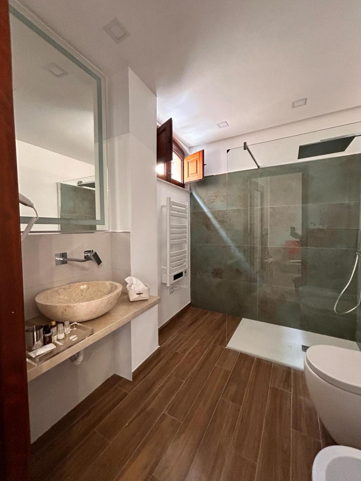 Luxury Studio Suite en Niscemi — bathroom