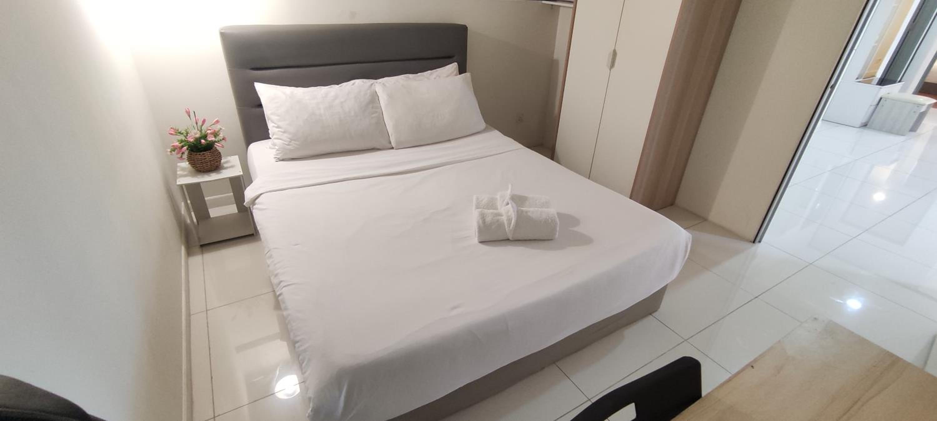 Mercu Summer Suites by Cozy place