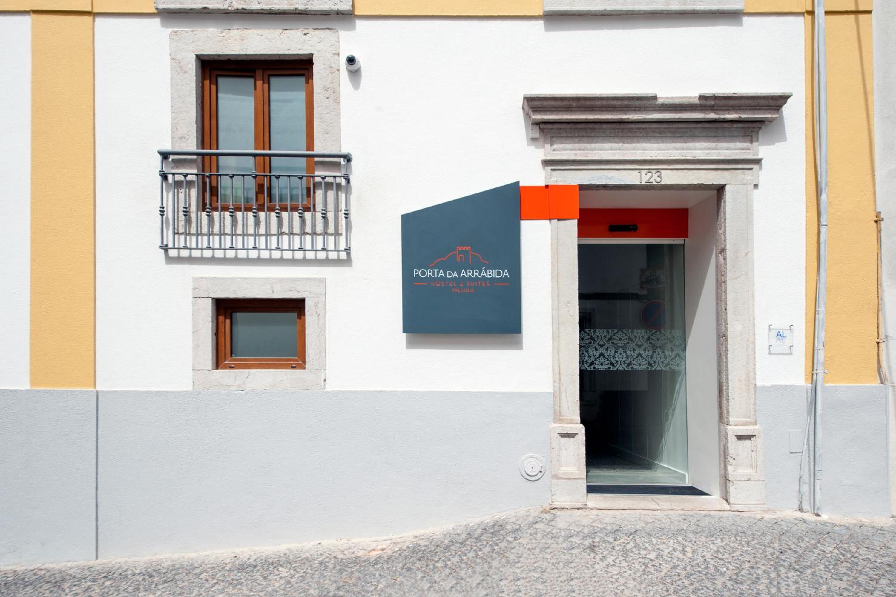 Hotel Porta da Arrábida Suites - Image 1