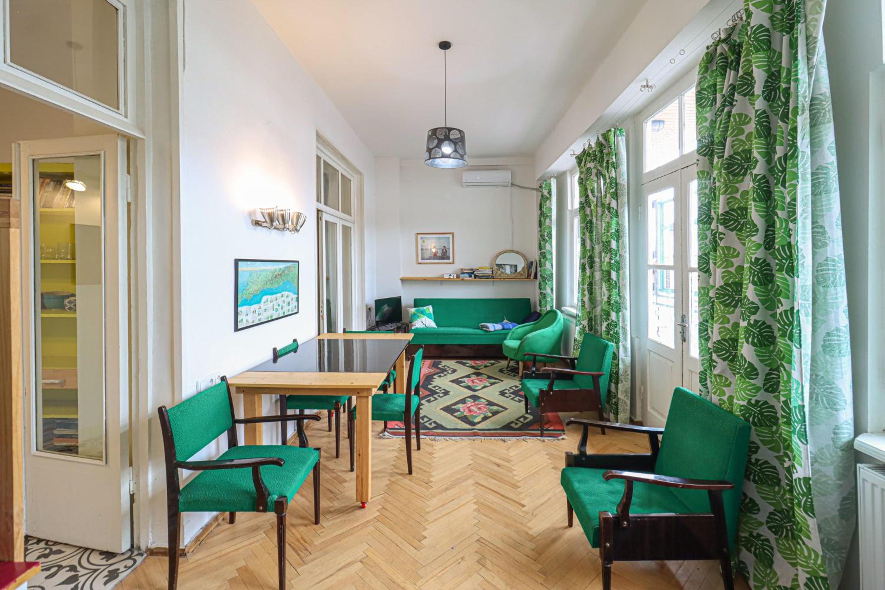 INOLA Sunny flat with balcony in central Tbilisi view 2