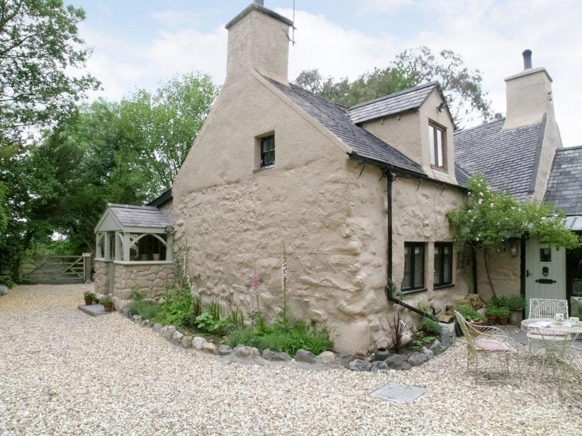 Caernarfon Vacations - collfryn stone cottage - Property Image 1