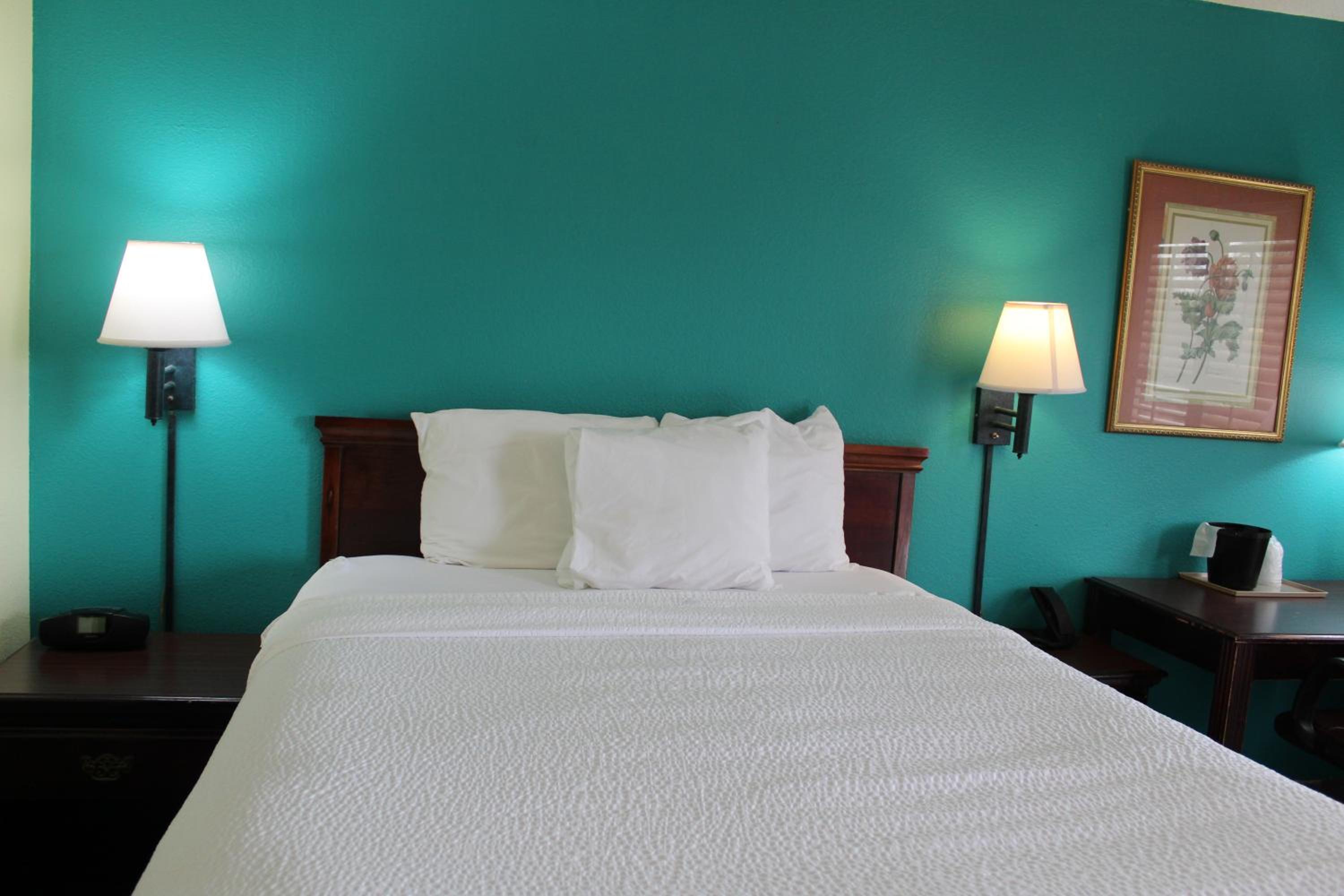 Marianna Vacations - Days Inn by Wyndham Marianna - Property Image 49