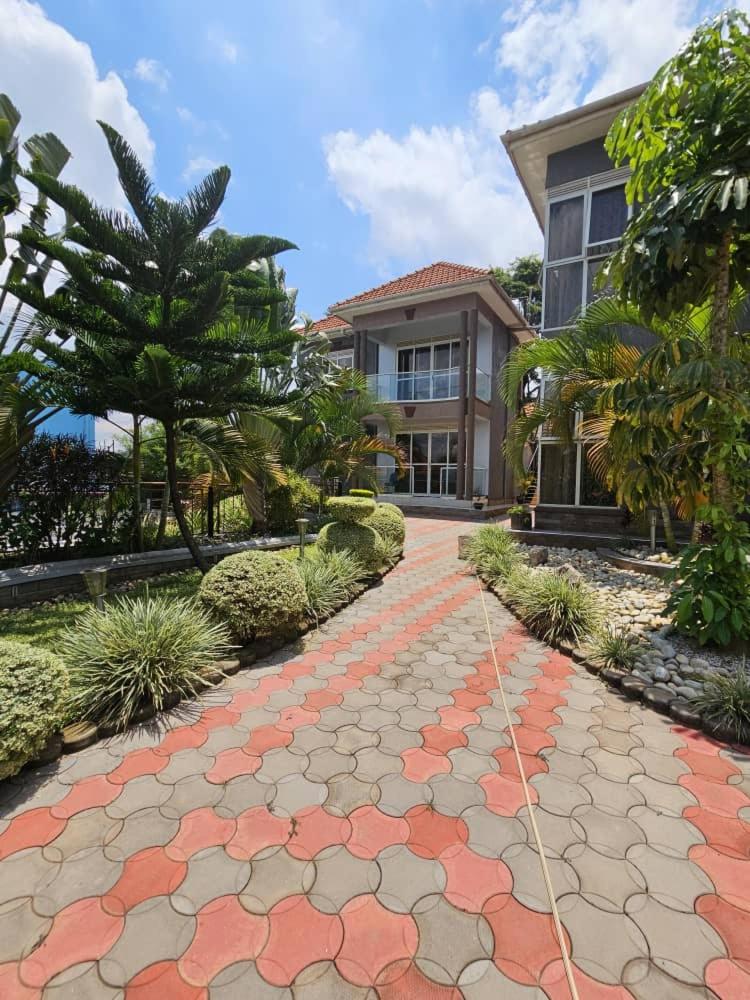 HILLS APARTMENTS