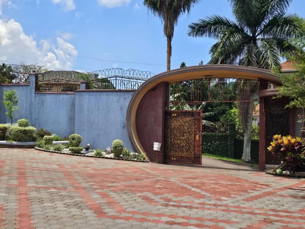 HILLS APARTMENTS