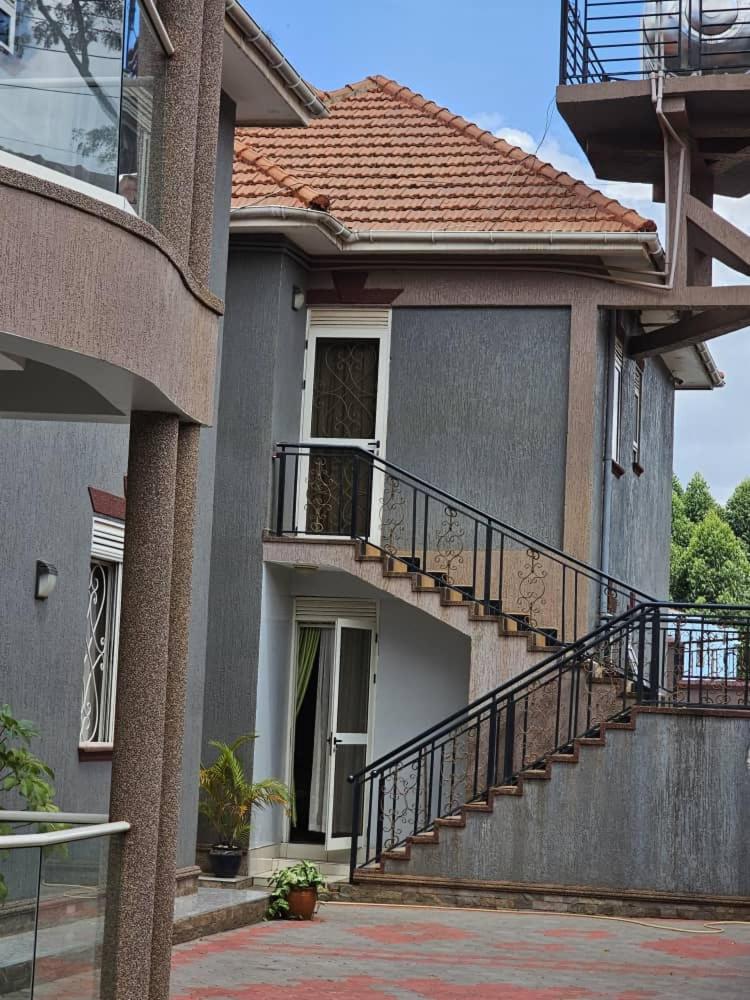 HILLS APARTMENTS