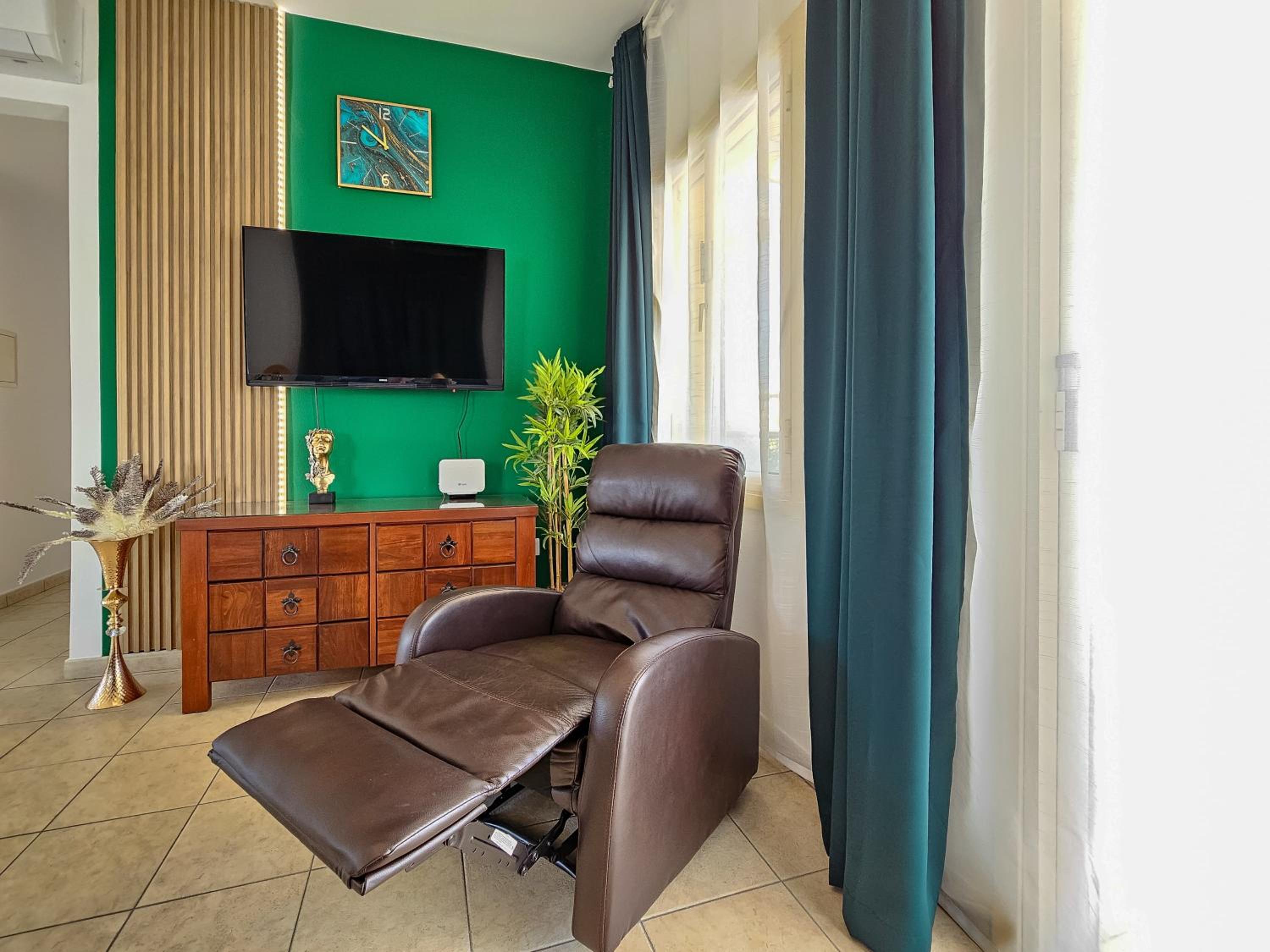 Aphrodites Pearl luxury 3 bed apartment