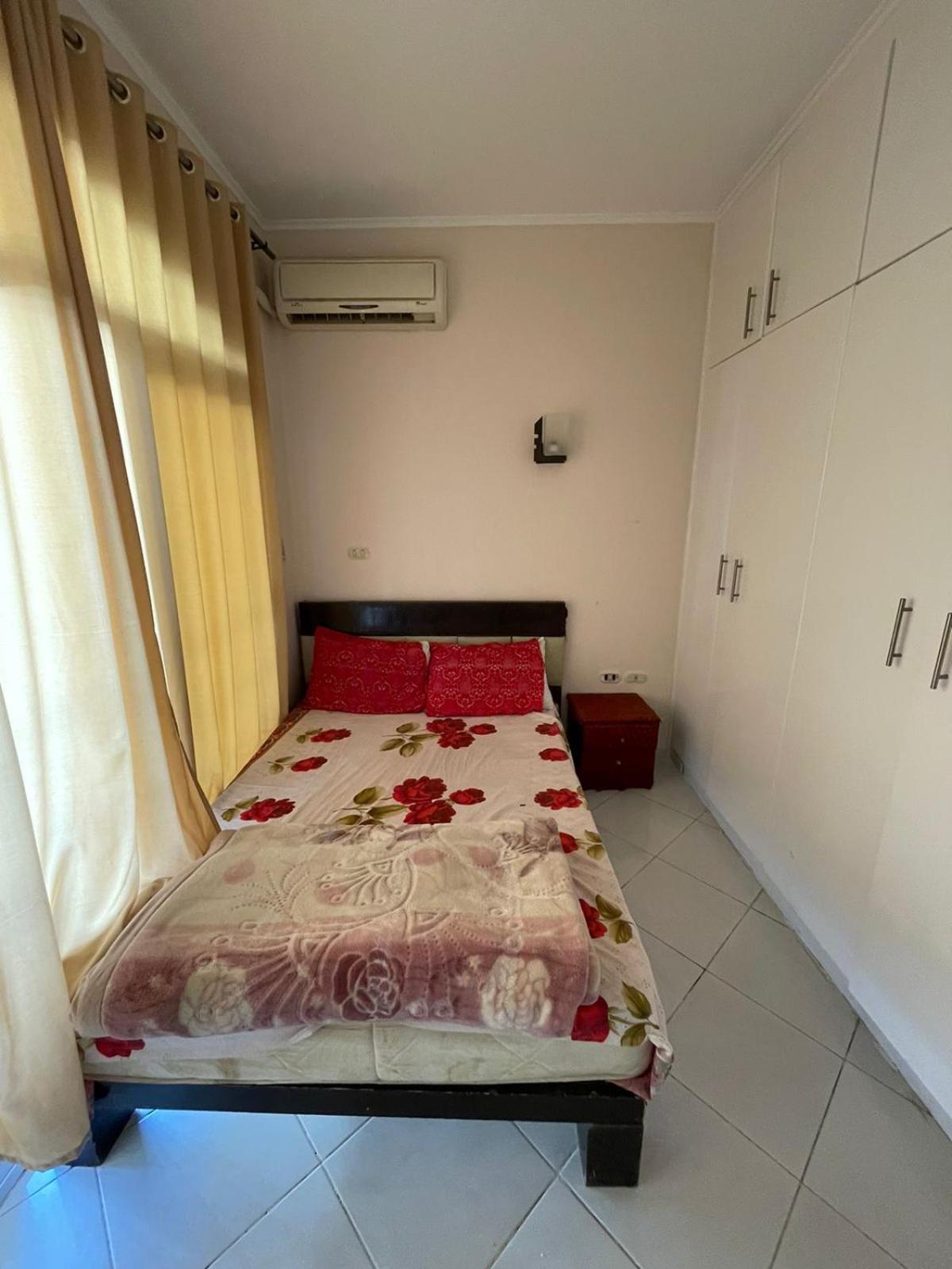 One bedroom apt in the middle of the city view 5