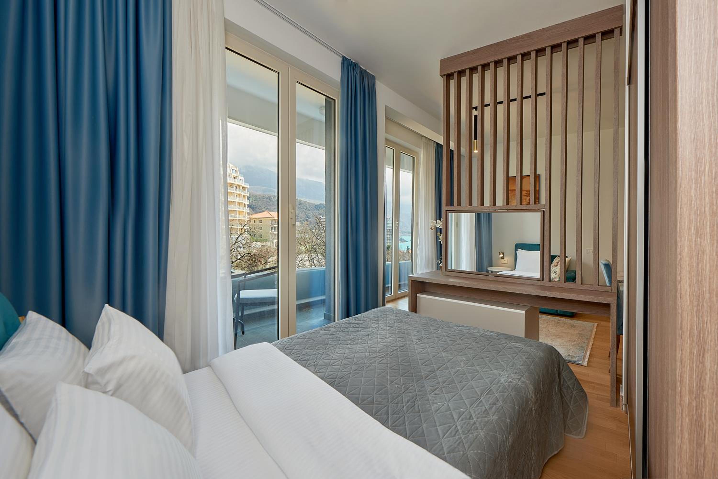 Skyline resort